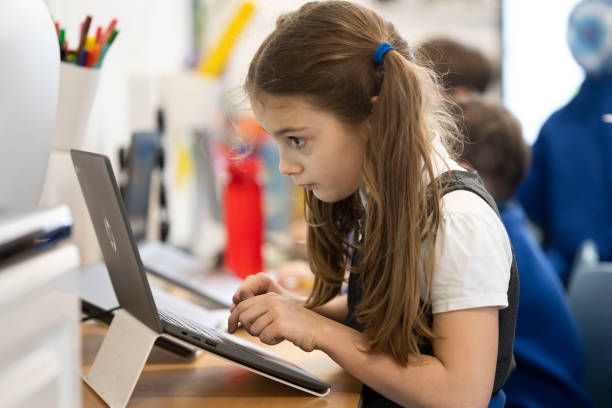 The Future of Education: Why More Families in the UK Are Choosing Online Schools