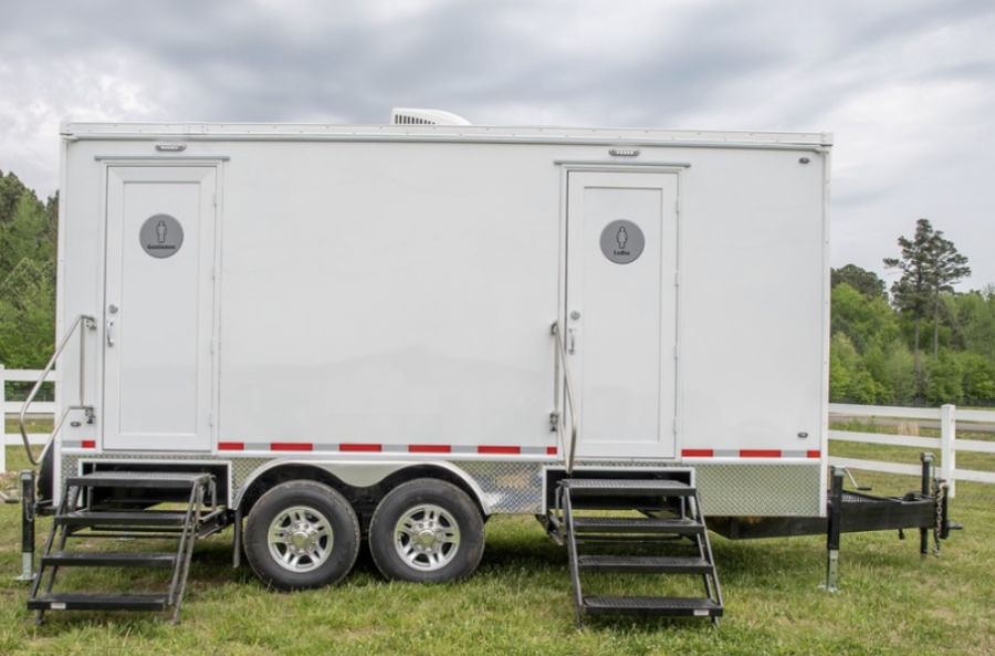Premium Washroom Trailers: Elevating Outdoor Events & Worksites